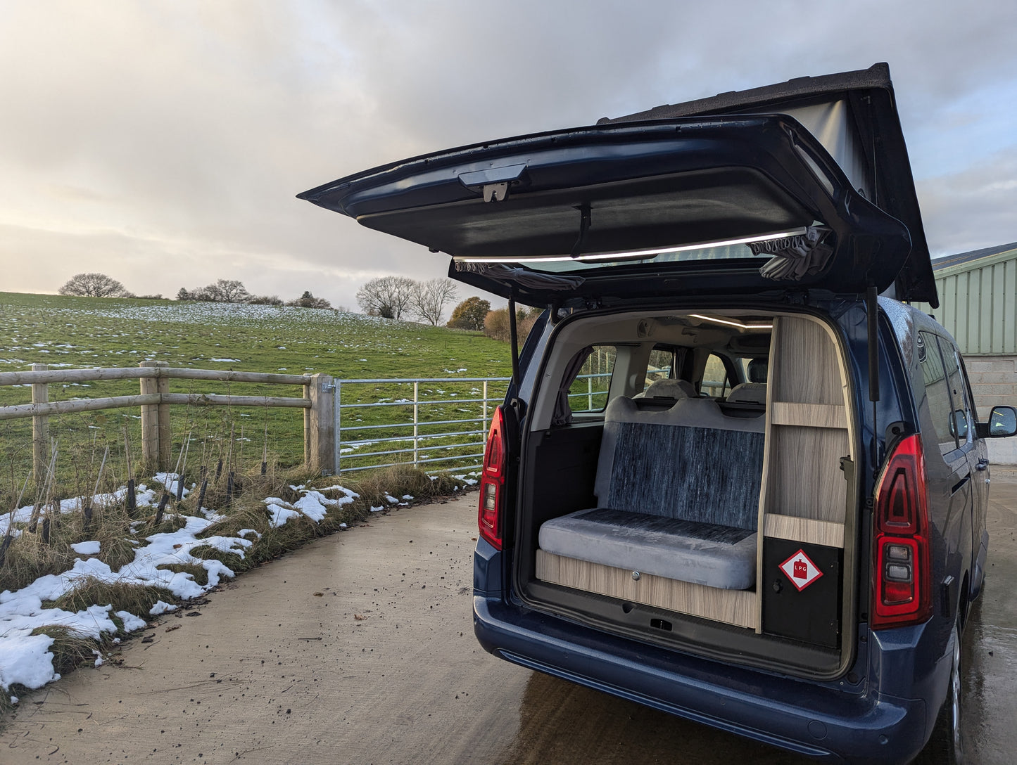 Citroën Berlingo Family MPV Ultimate Side Layout Campervan Conversion – A True Camper with Comfort, Style & Adventure in One!