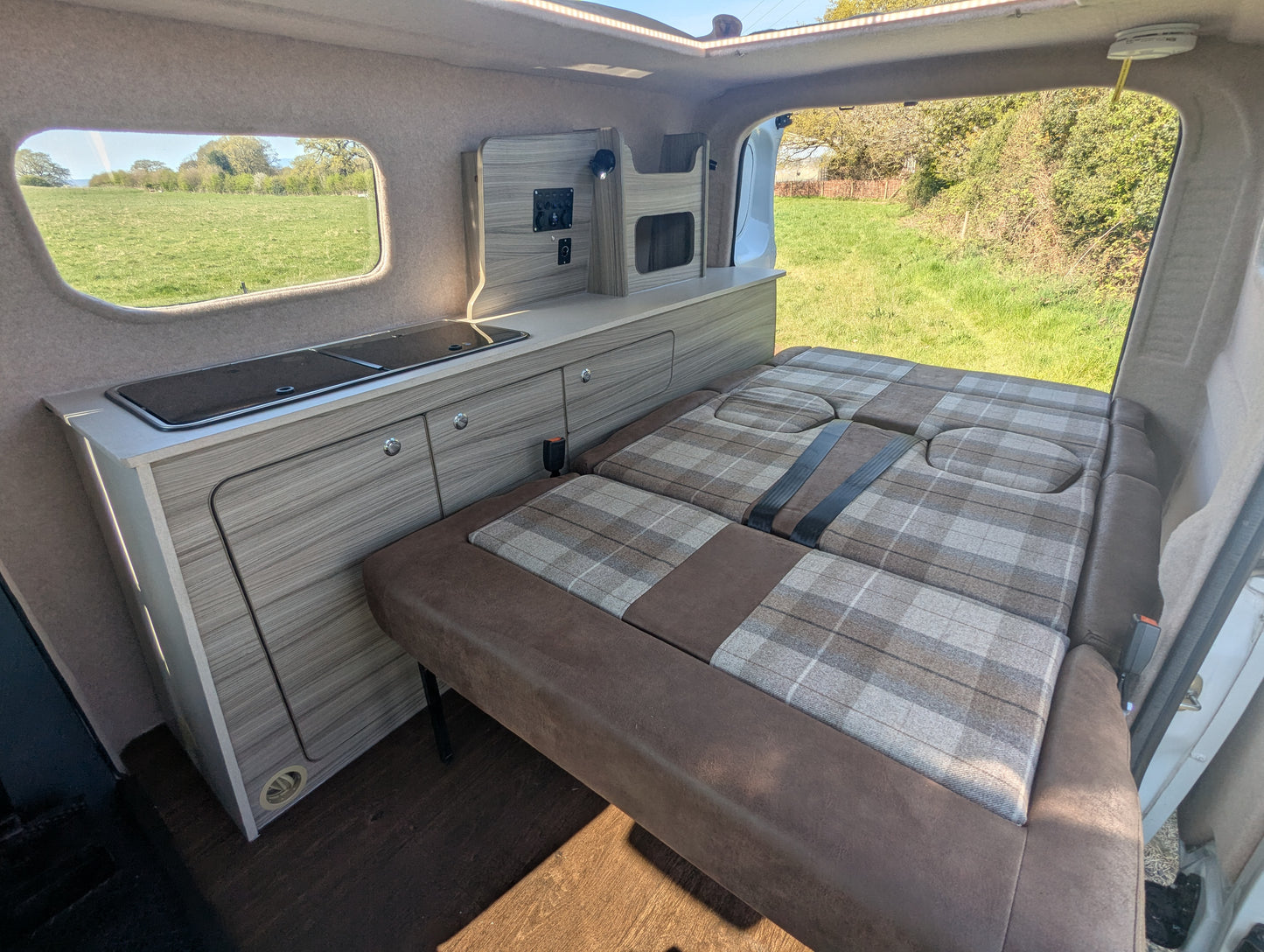 Maxus eDeliver 3 Ultimate Side Kitchen Layout Campervan Conversion – A True Camper with Comfort, Style & Adventure in One!