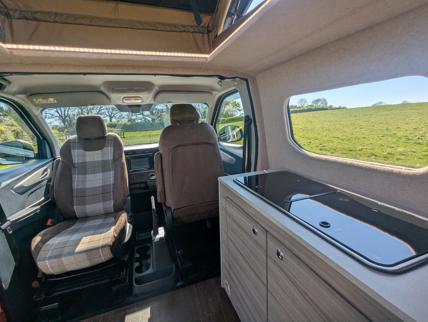 Maxus eDeliver 3 Ultimate Side Kitchen Layout Campervan Conversion – A True Camper with Comfort, Style & Adventure in One!