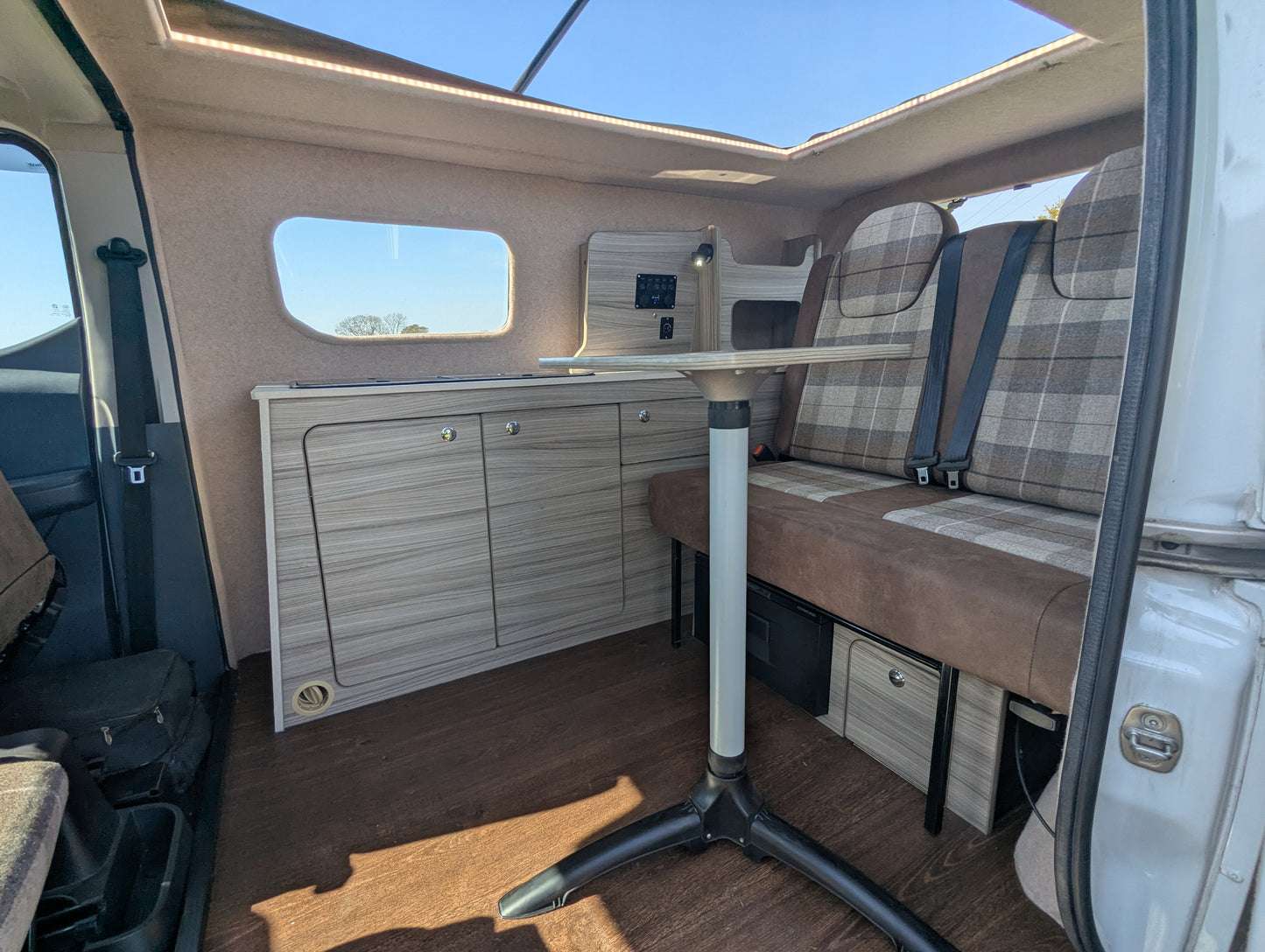 Maxus eDeliver 3 Ultimate Side Kitchen Layout Campervan Conversion – A True Camper with Comfort, Style & Adventure in One!