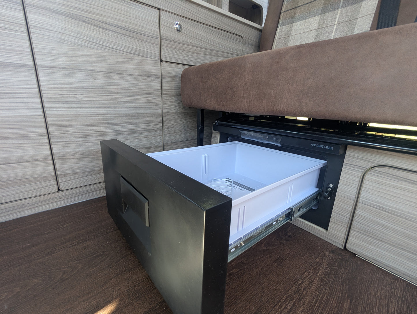 Maxus eDeliver 3 Ultimate Side Kitchen Layout Campervan Conversion – A True Camper with Comfort, Style & Adventure in One!