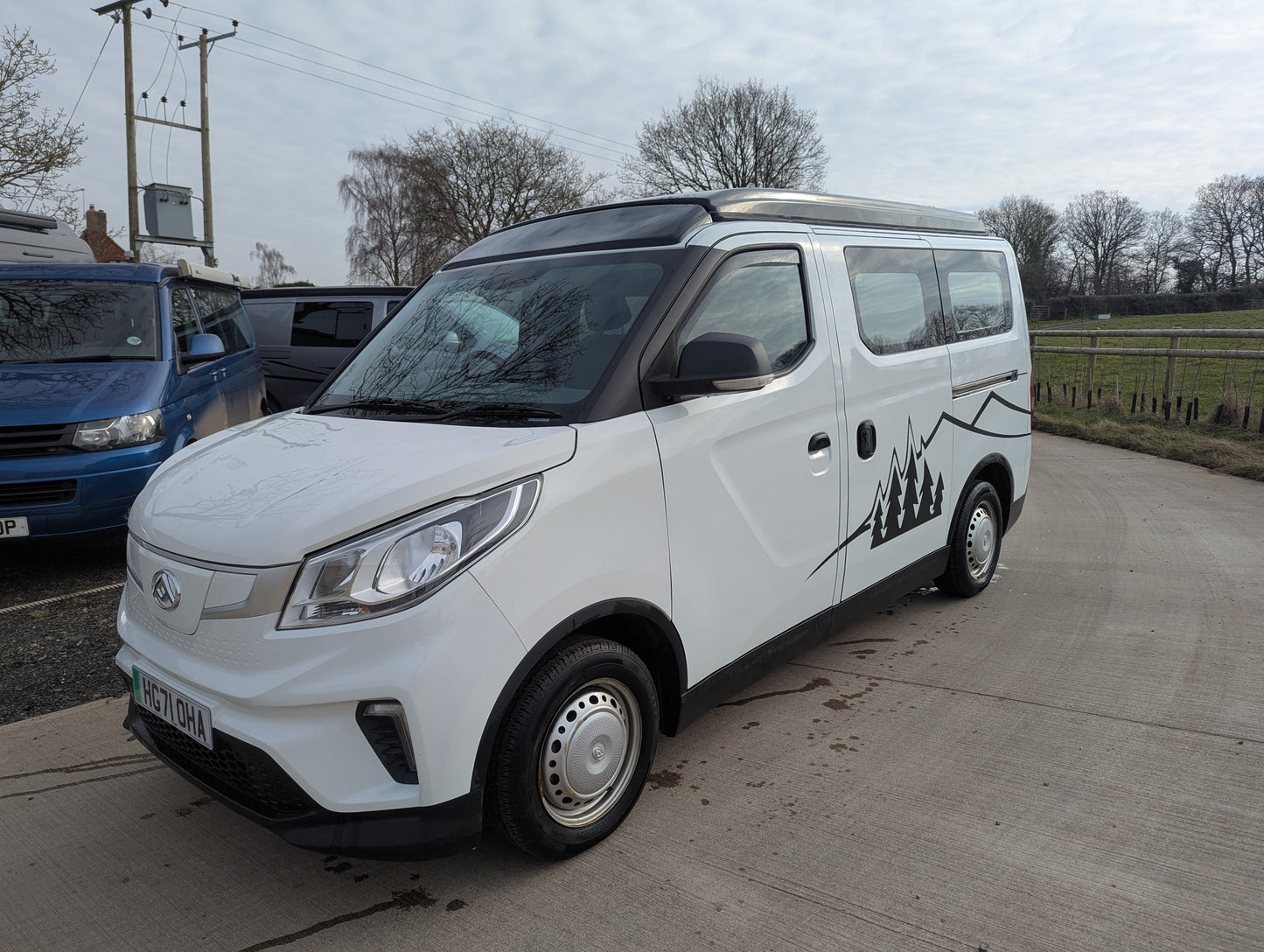 Upgrade your SAIC Maxus eDeliver 3 campervan with the Stargaze Rear Elevating Roof and optional window installation. Enhance headroom, ventilation, and natural light for a more comfortable and spacious adventure. Professionally fitted with high-quality materials.