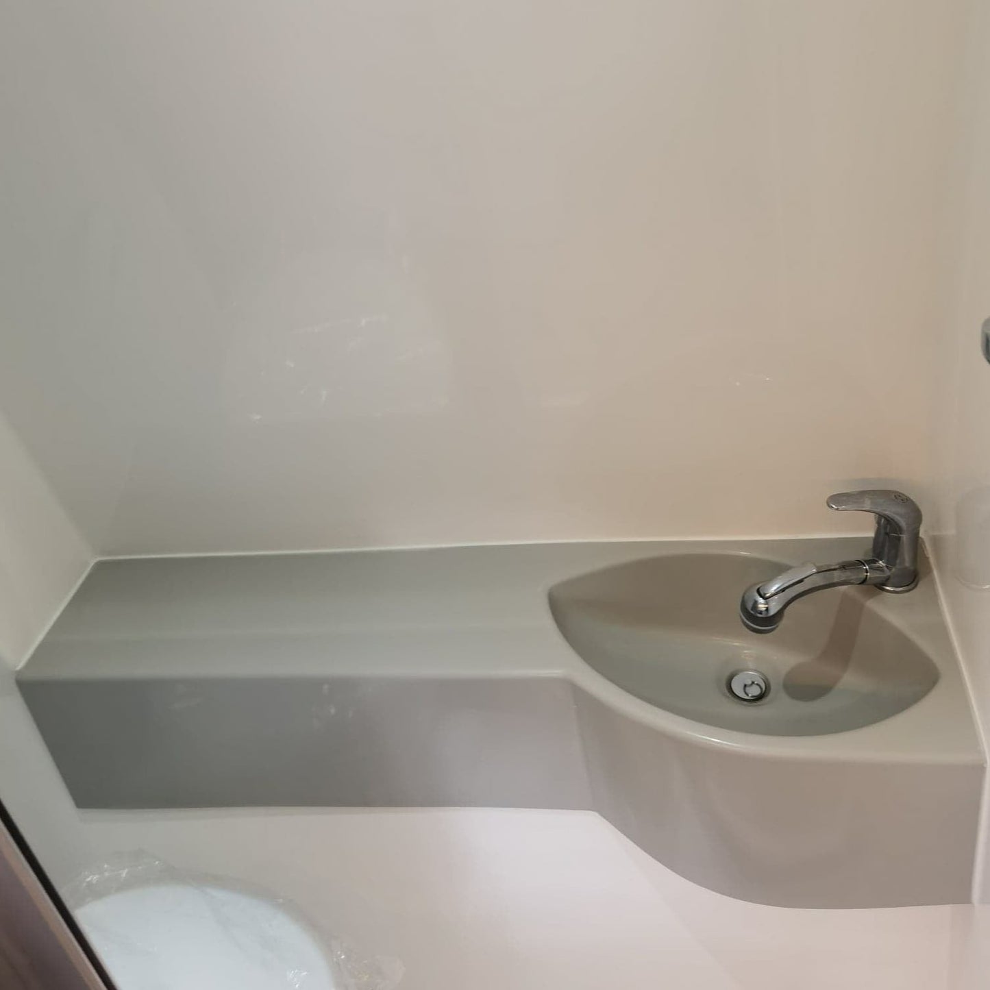 THE 'ABBERLEY' RENAULT MASTER WITH AN AUTOMATIC OPTION BY CCCAMPERS - cccampers.myshopify.com