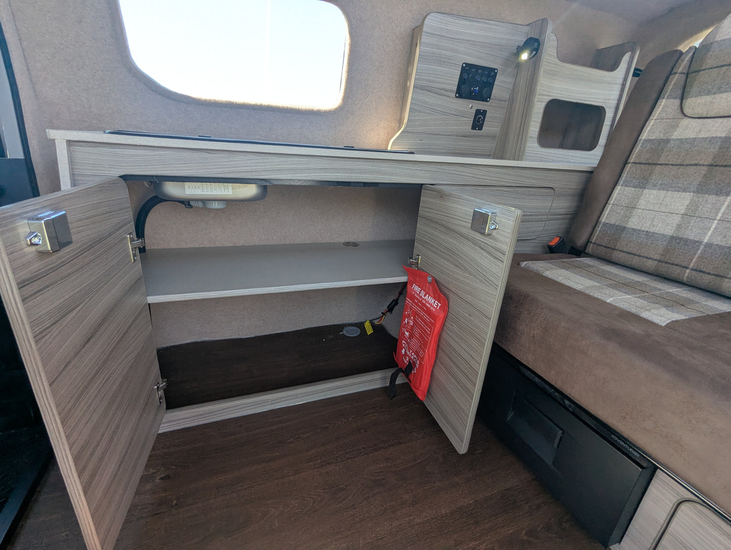 Maxus eDeliver 3 Escape Micro Campervan – Meet the Escape 35Kw EV Automatic