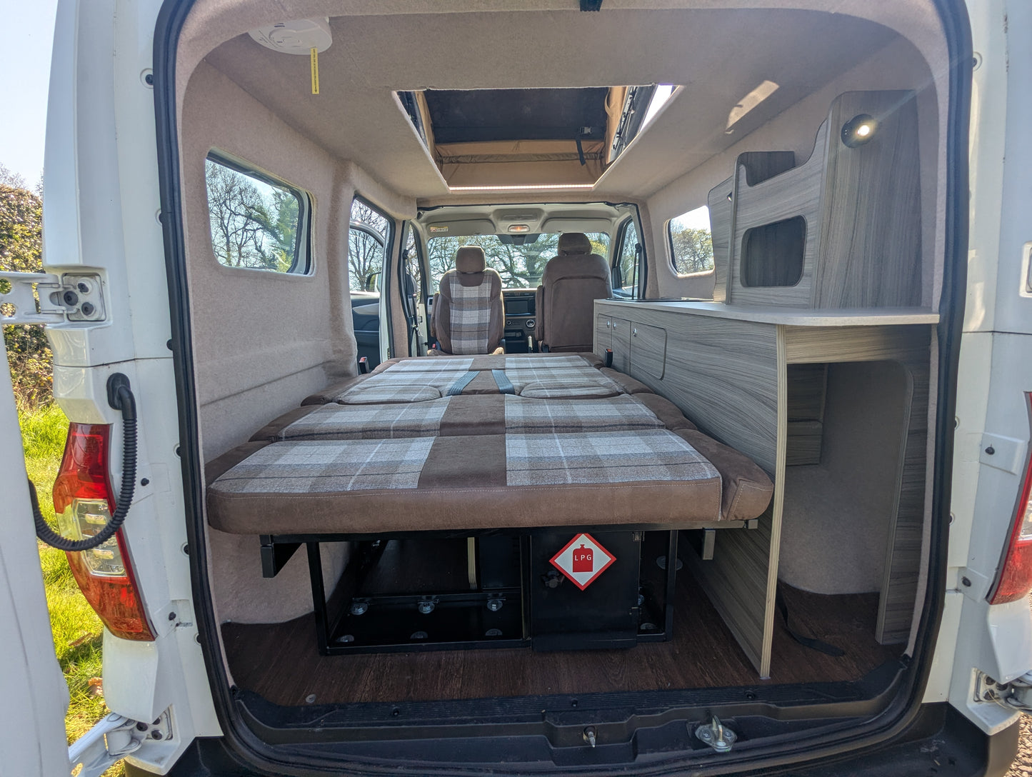 Maxus eDeliver 3 Escape Micro Campervan – Meet the Escape 35Kw EV Automatic