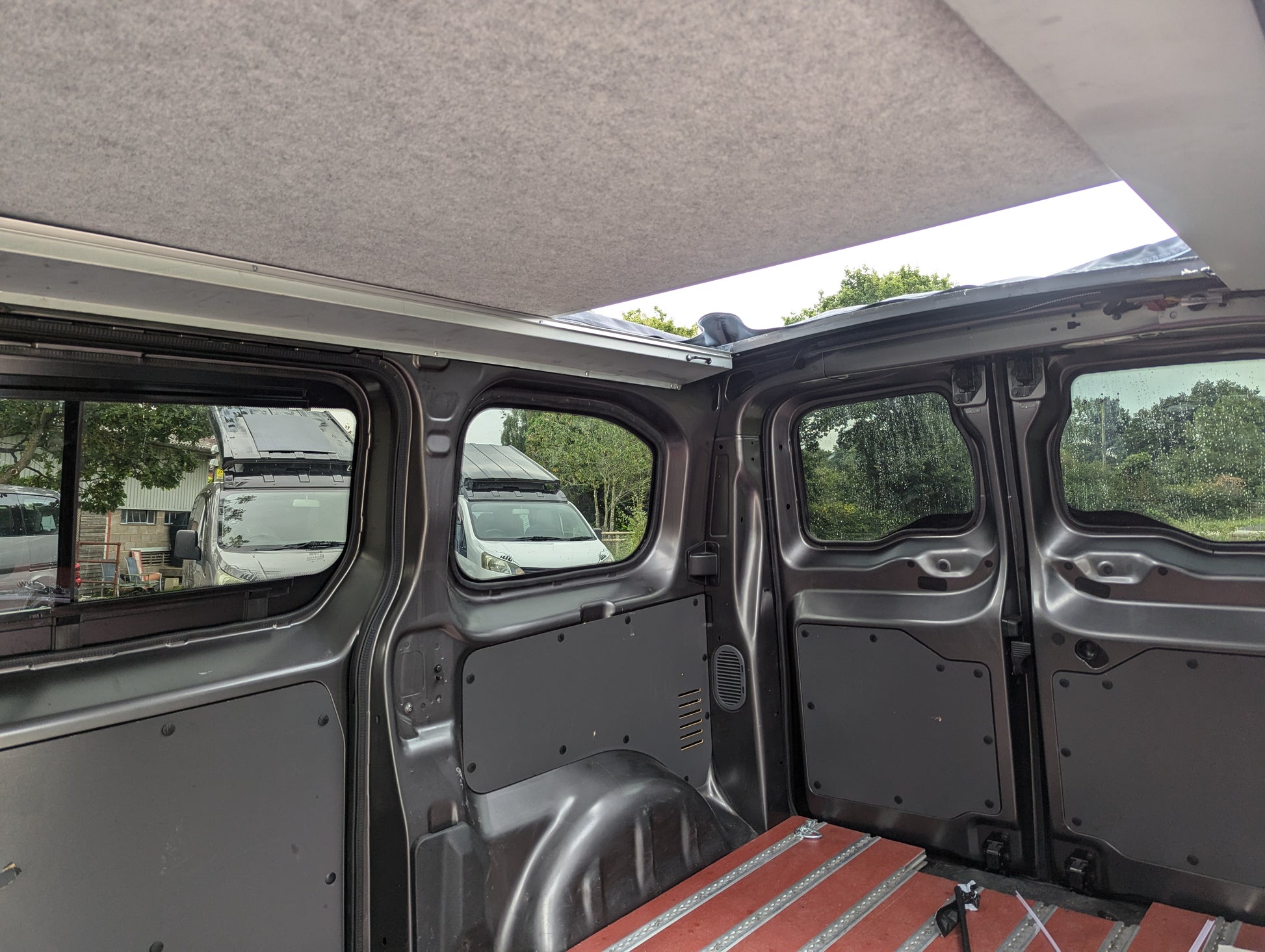 Vivaro Campervan Vauxhall Vivaro Pop Up Roof Conversion Quirky