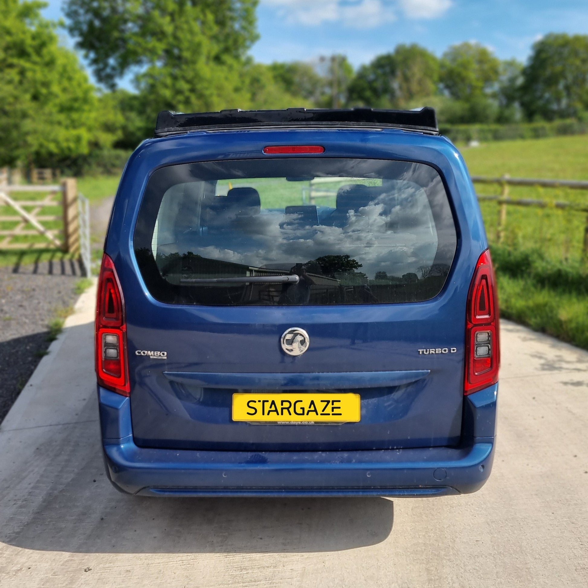 Pop top elevating camper roof for Citroen Berlingo III, Peugeot Partner III / Rifter, Opel Combo E, Toyota ProAce City (from year of manufacture 2018, wheelbase 2975 mm, body length 4753 mm) 