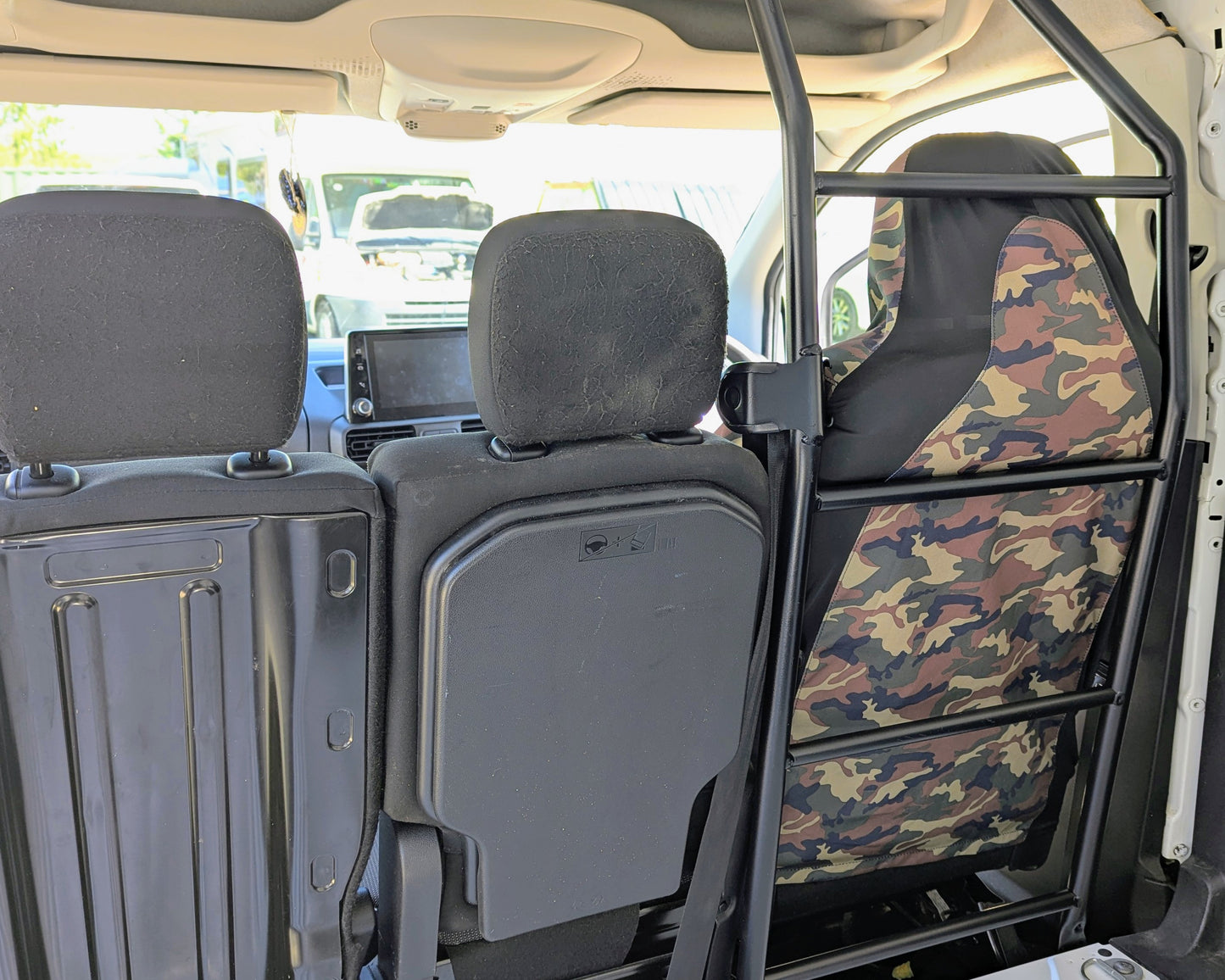 Professional Bulkhead Removal & M1-Certified Centre Seatbelt Strengthening for the Citroën Berlingo, Vauxhall Combo, Peugeot Partner, Fiat Doblò & Toyota ProAce City (2018–Present)