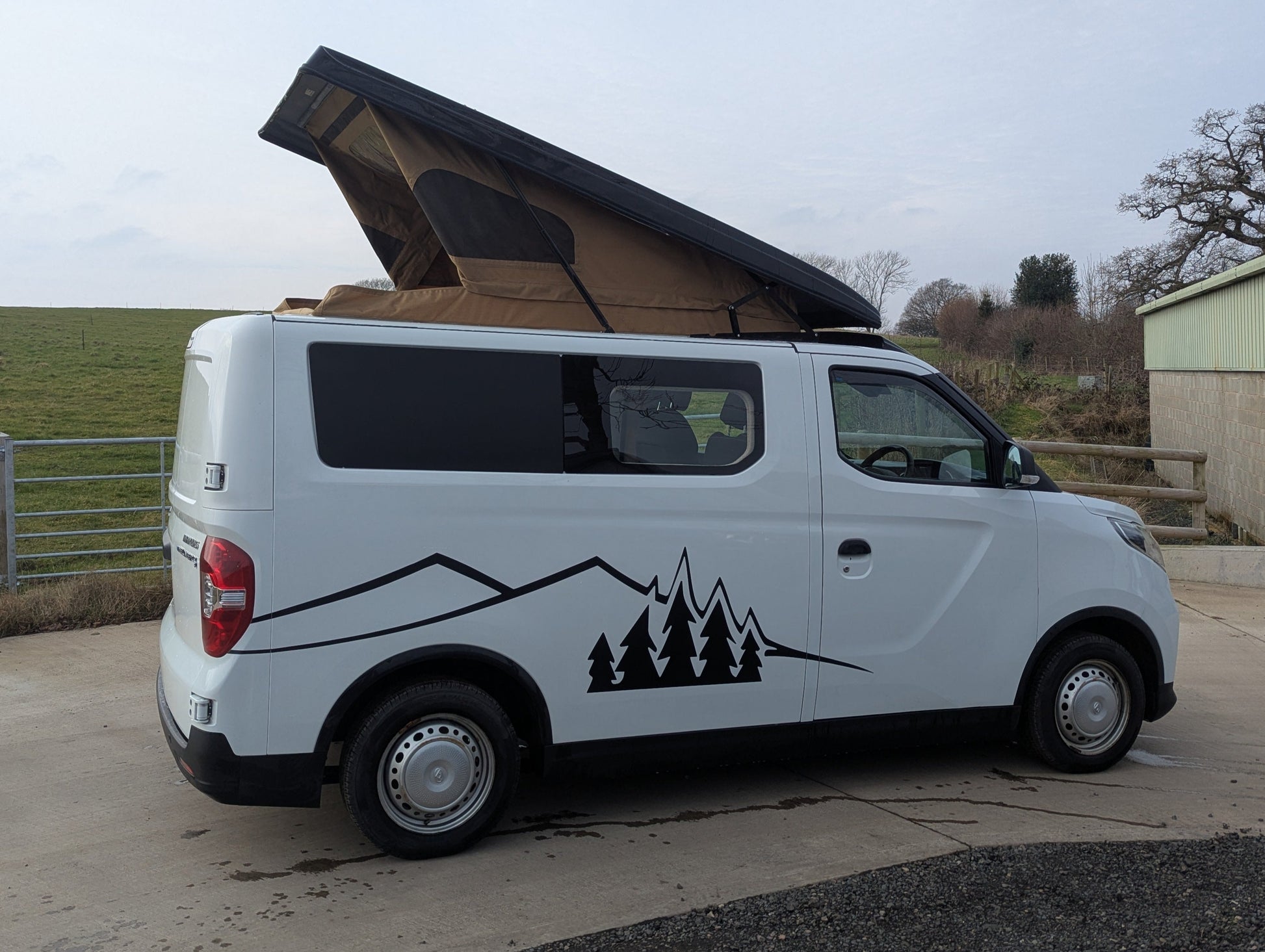 Upgrade your SAIC Maxus eDeliver 3 campervan with the Stargaze Rear Elevating Roof and optional window installation. Enhance headroom, ventilation, and natural light for a more comfortable and spacious adventure. Professionally fitted with high-quality materials.