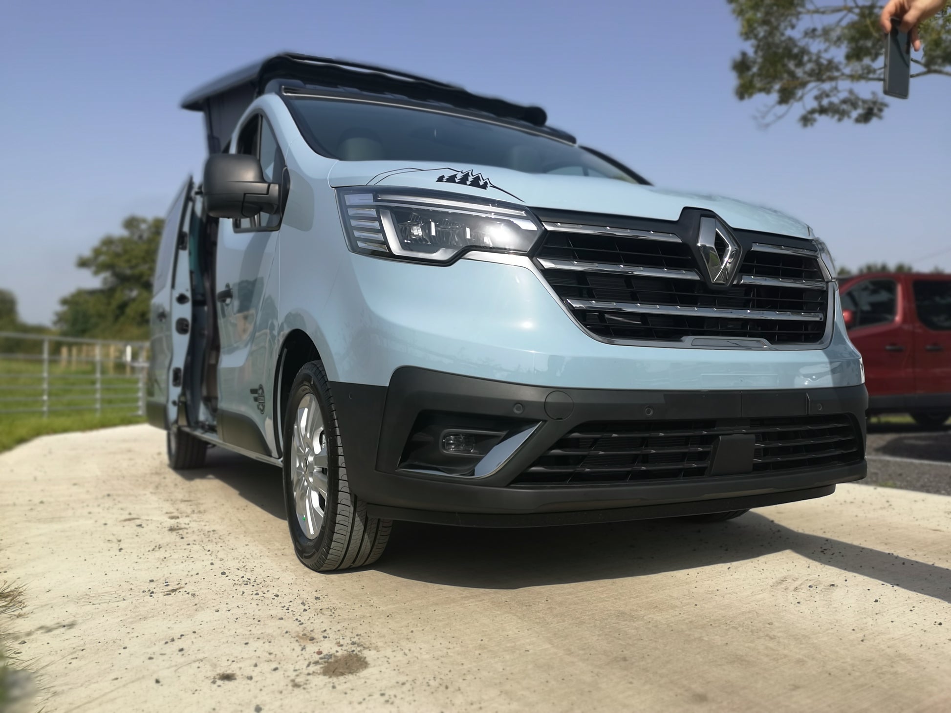 Stargaze Pop Up Elevating Roof for the 2014 onwards RENAULT TRAFIC, NISSAN NV300 & FIAT TALENTO VAUXHALL VIVARO MK 2 - cccampers.myshopify.com