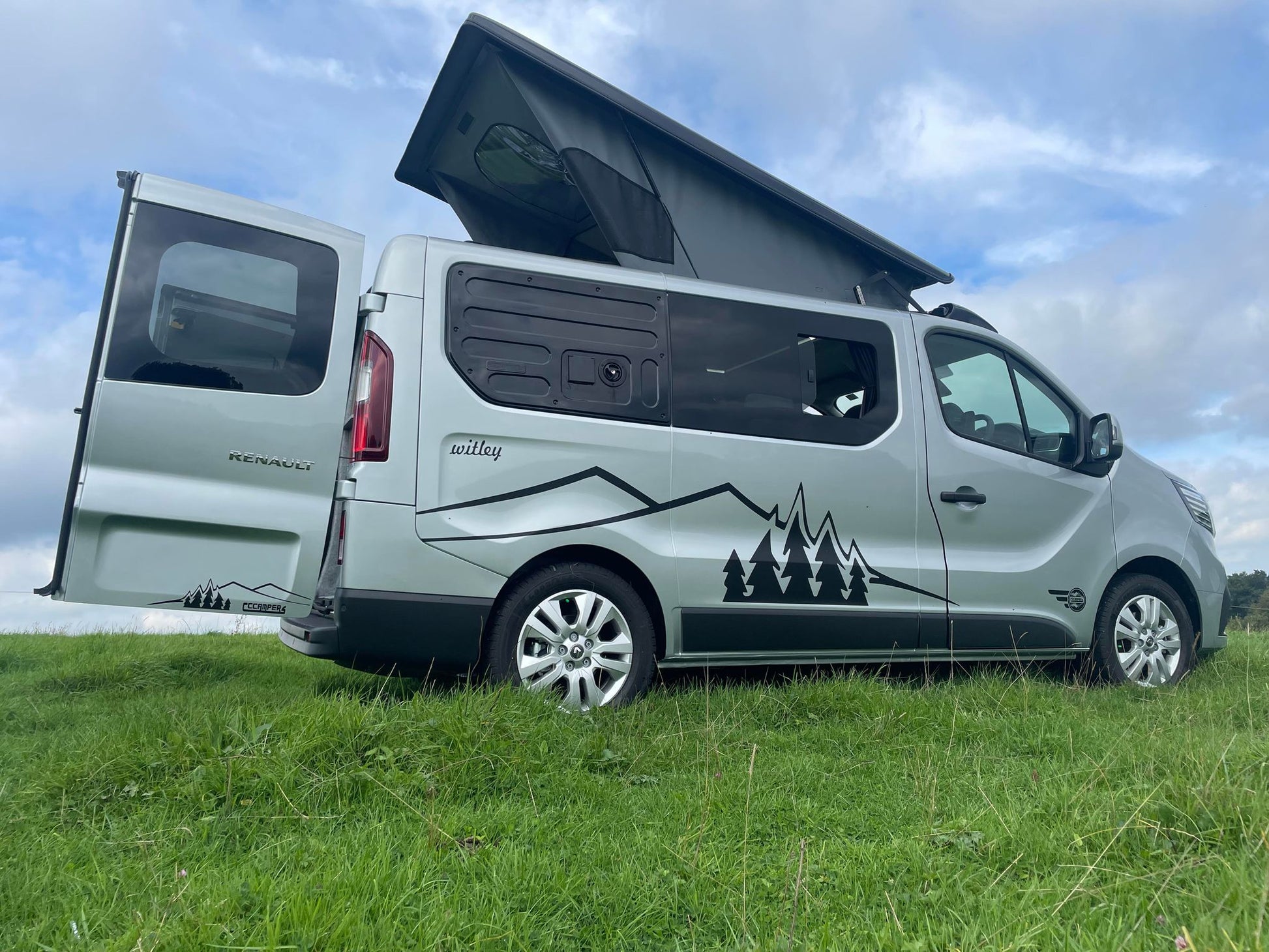 Stargaze Pop Up Elevating Roof for the 2014 onwards RENAULT TRAFIC, NISSAN NV300 & FIAT TALENTO VAUXHALL VIVARO MK 2 - cccampers.myshopify.com