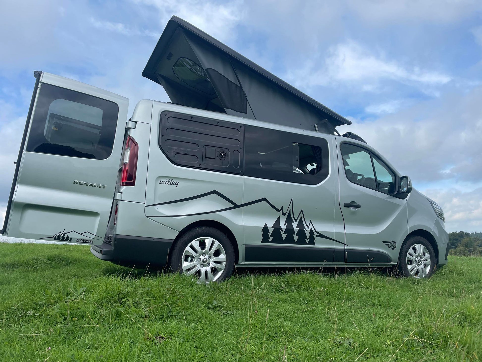 Stargaze Pop Up Elevating Roof for the 2014 onwards RENAULT TRAFIC, NISSAN NV300 & FIAT TALENTO VAUXHALL VIVARO MK 2 - cccampers.myshopify.com